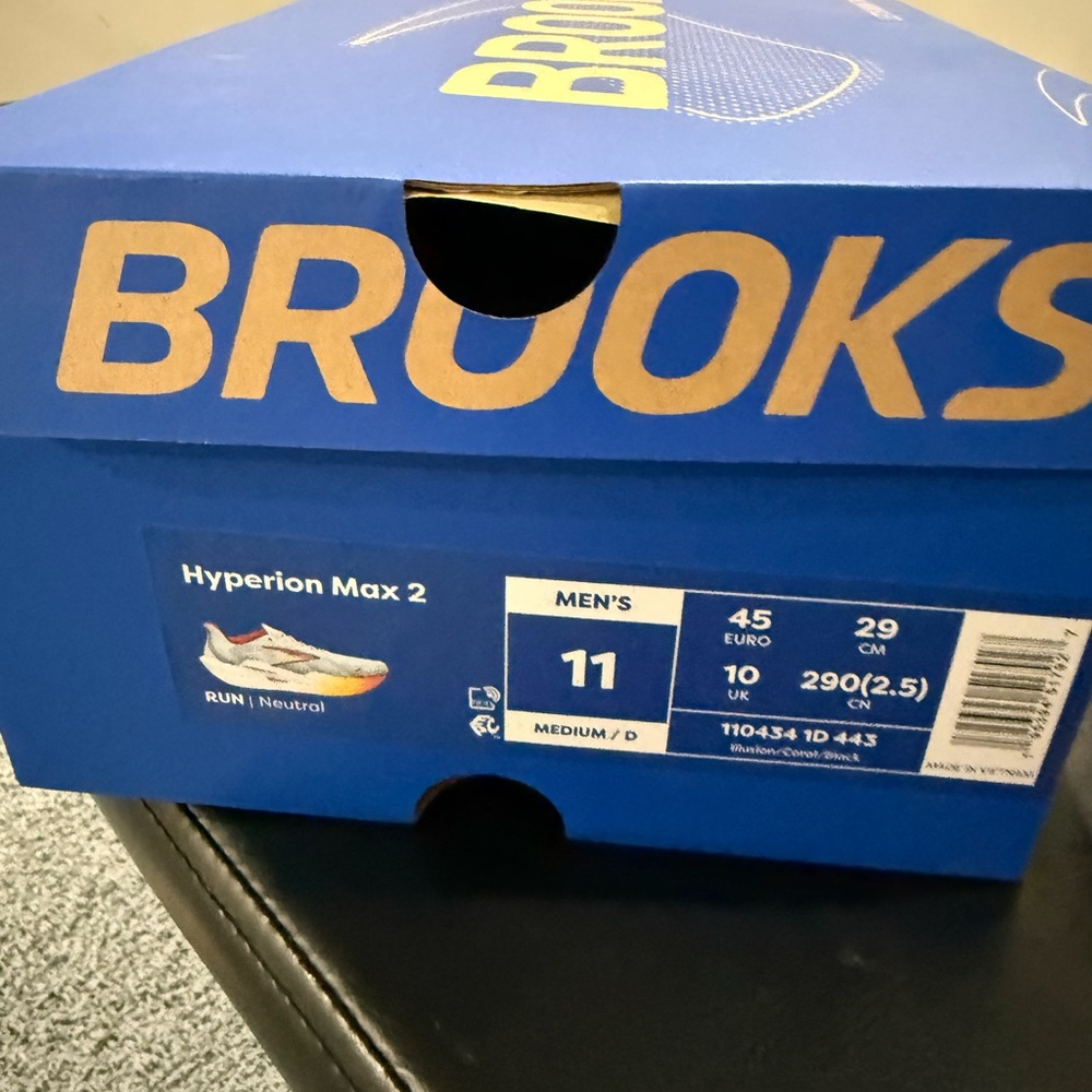 Brooks Hyperion Max White with Red and Orange Gradient - Picture 5 of 5